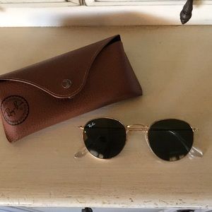 Rayban classic round sunglasses!